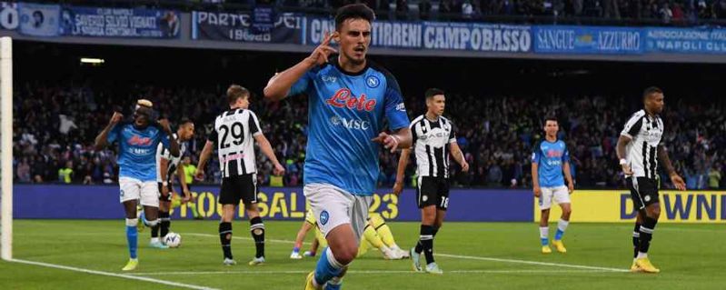 Napoli hold off Udinese fightback to seal 11th successive win