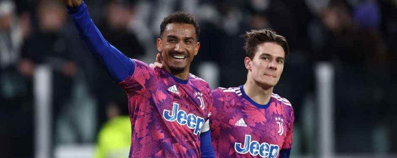 Late Danilo goal earns Juventus eighth straight win